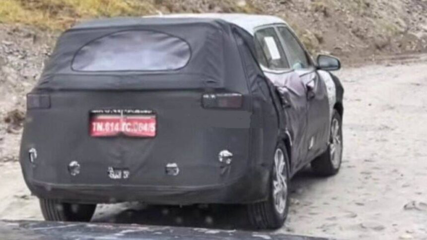 Hyundai Alcazar Facelift Spotted । Hyundai Alcazar Facelift Spy Images । Hyundai Alcazar Facelift Leaked Report । Hyundai Alcazar Facelift Launch Timeline