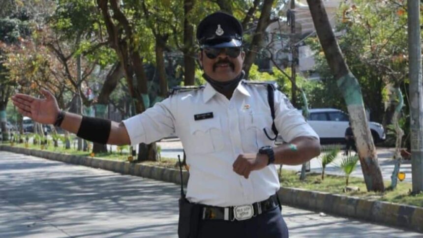 Traffic Police 10 Hand Signals । Traffic Police Hand Signals Complete Details । Traffic Police Hand Signals Meaning । Traffic Police Hand Signals Meaning in Hindi